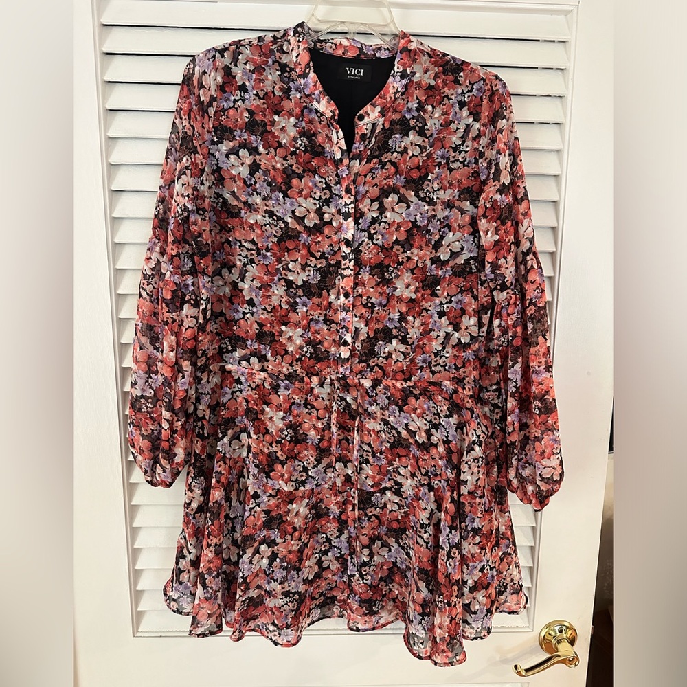 VICI floral print dress. NWOT. Size:XL